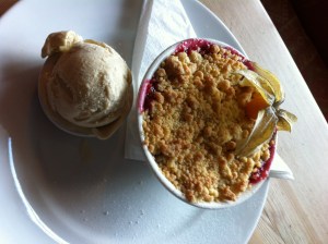 Apple and berry crumble